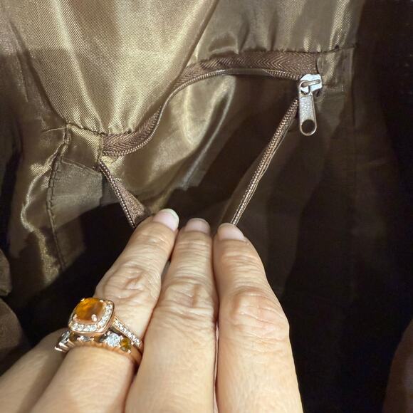 Gold Metallic Oversized Straw Woven Bag - Picture 4 of 11